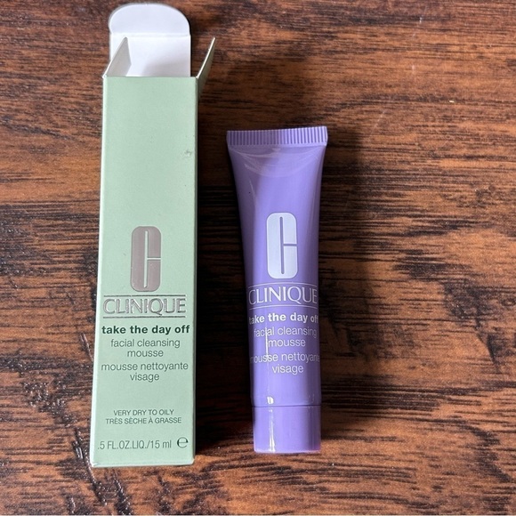 Clinique, Take the Day Off, Facial Cleansing Mousse - Picture 7 of 7